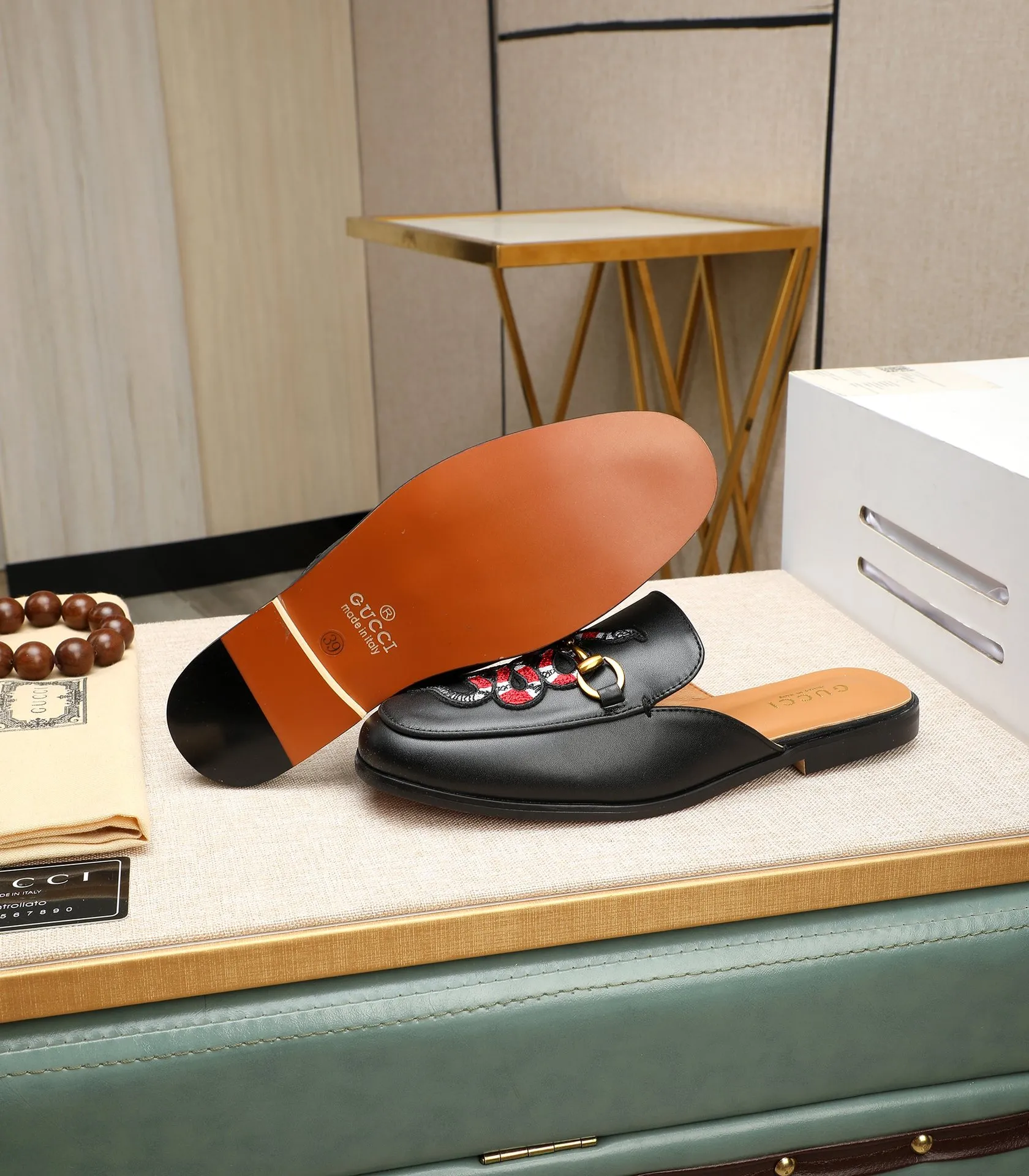 Men's clothing and shoes 💰380 (Gucci) The latest 🎁🎁 casual and fashionable men's shoes 👟 from the official website, hot style 💥 style is simple and elegant, exclusive for trendy men. Unique official website latest brand double G elements 👑 original Gucci decoration, fashionable and generous, original material original calfskin, ✅ fully imported first-layer pigskin lining, official website designated wear-resistant, lightweight original rubber casual outsole, counter classic model taken in kind, 38-44 black and white optional